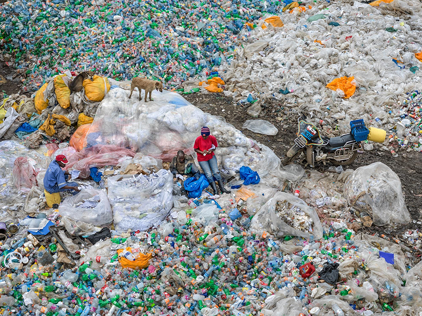 Edward Burtynsky, Dandora Landfill #3, Plastics Recycling, Nairobi, Kenya, 2016