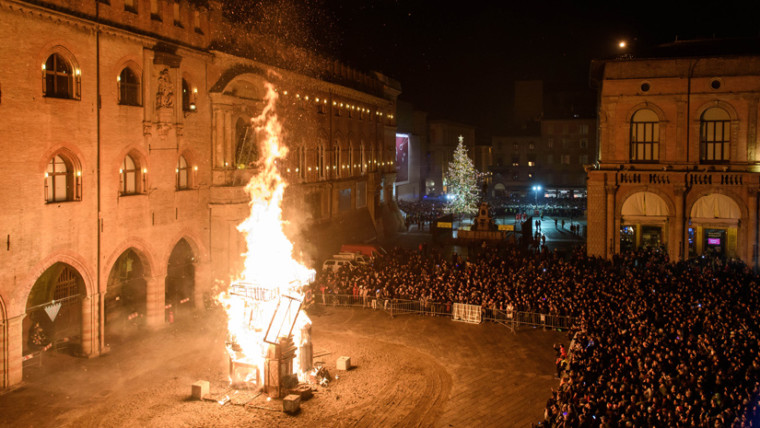 Bologna rogo Vecchione 2018