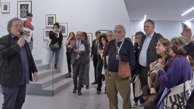 Il video della visita guidata di Urs Stahel alla mostra “Uniform” al MAST di Bologna