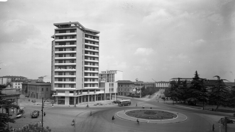 Cooperativa Architetti e Ingegneri Reggio Emilia. Grattacielo di Reggio Emilia, 1953 (Foto di Renzo Vaiani ©Biblioteca Panizzi - Reggio Emilia)